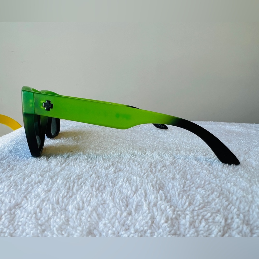 Men’s / Unisex Sunglasses - Two Pair - Green Wayfarer & White Rainbow Shield - Picture 8 of 10